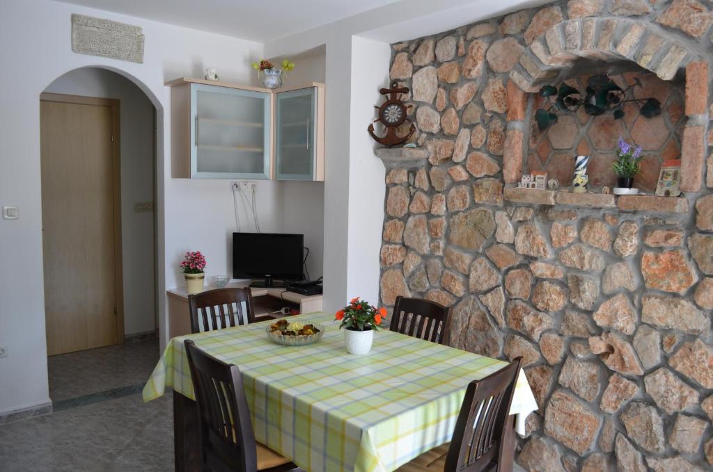 TV a/nebo společenská místnost v ubytování Apartments Lora