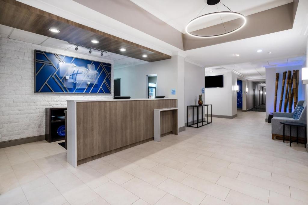 Holiday Inn Express and Suites Tampa I-75 at Bruce B. Downs by IHG photo