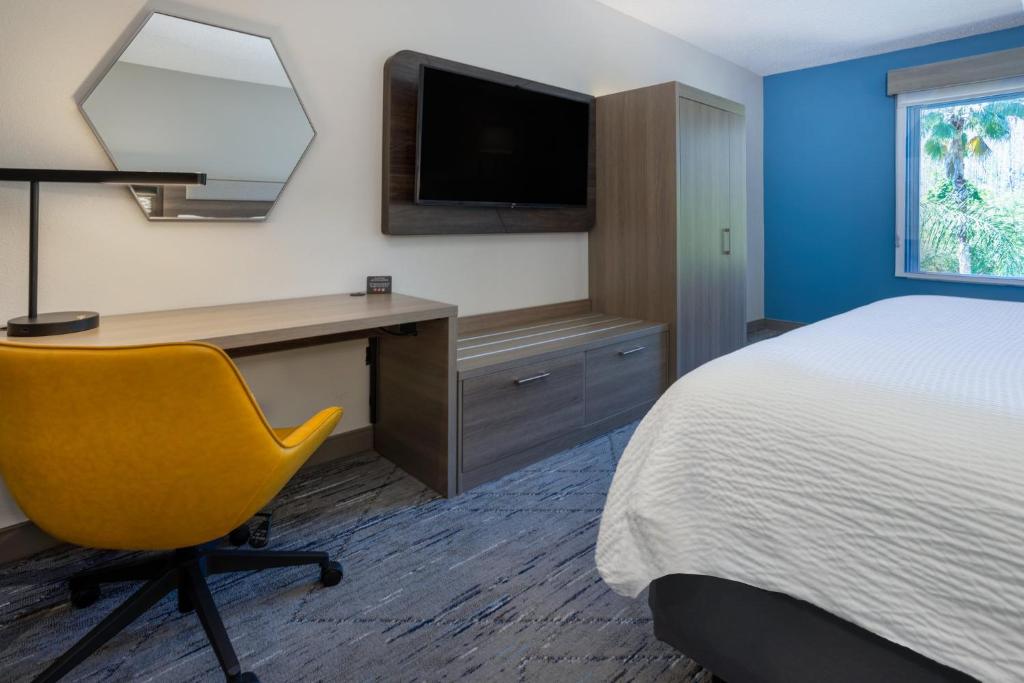 Holiday Inn Express and Suites Tampa I-75 at Bruce B. Downs by IHG photo