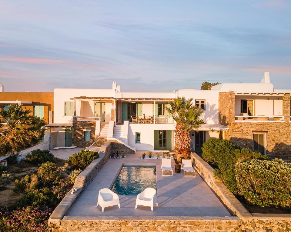 Bazén v ubytování Villa Hola Mykonos nebo v jeho okolí