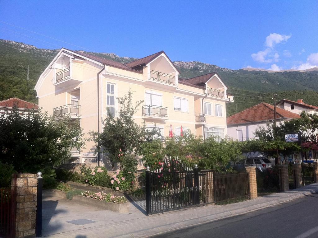 a large house with a fence in front of it at Guest House Lokoski in Peštani