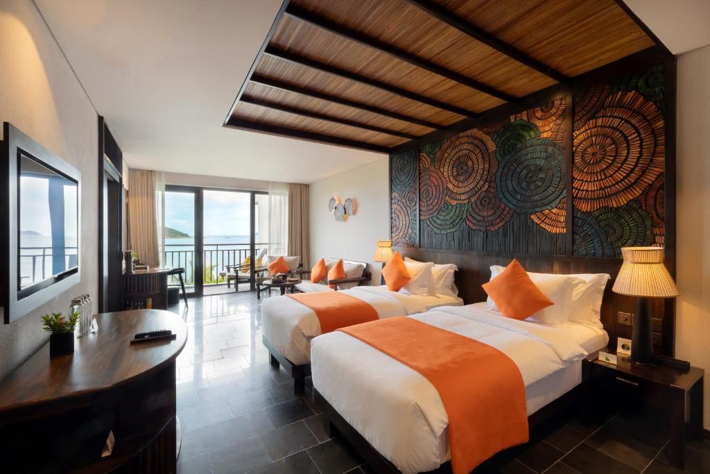 Кровать или кровати в номере Amiana Resort Nha Trang
