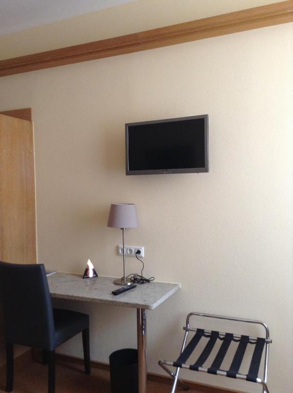 TV a/nebo společenská místnost v ubytování Hotel Gerber
