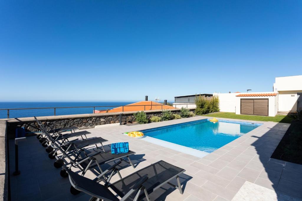 Prime Sea And Mountain Views Home With Pool - Holiday Home