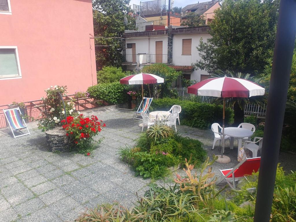 A garden outside Fegina 3 DELuxe Bedrooms & Bathrooms