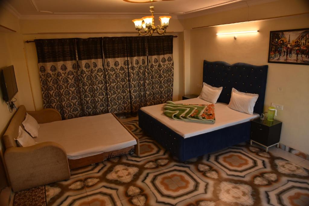 Postel nebo postele na pokoji v ubytování Mashobra valley B&B