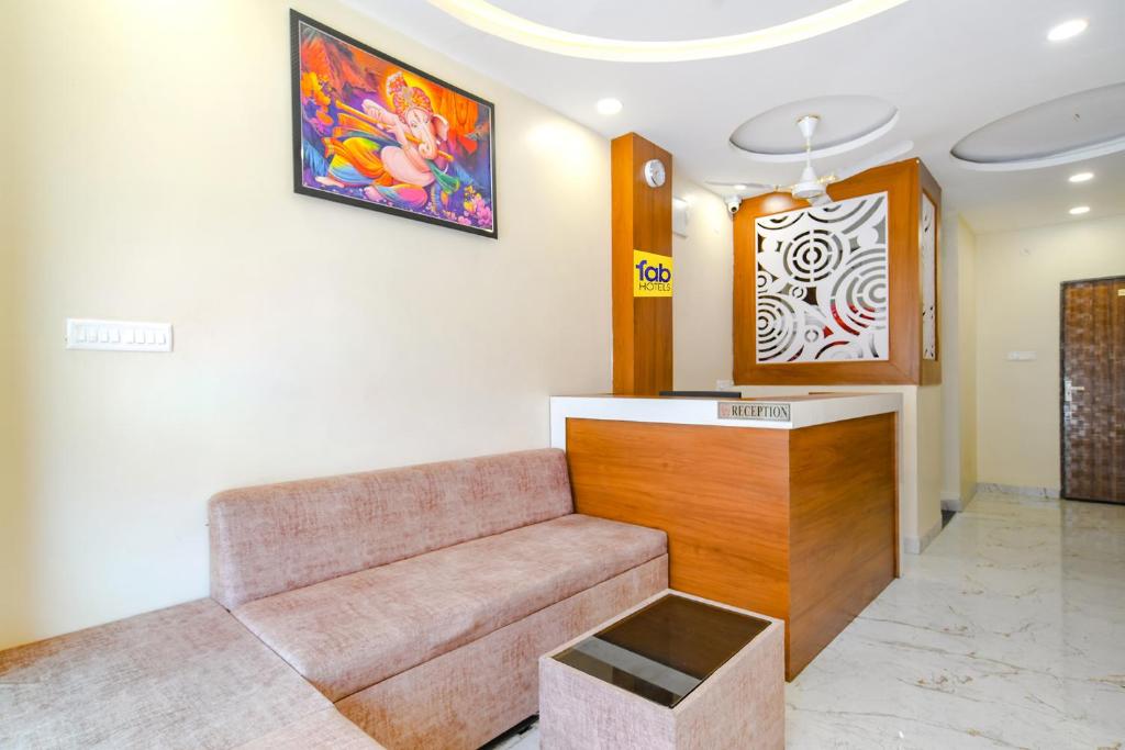 Posezení v ubytování FabHotel Atharv