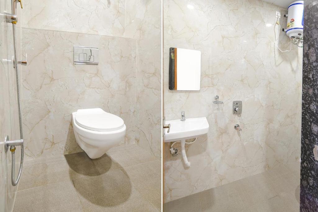 Koupelna v ubytování FabHotel Atharv