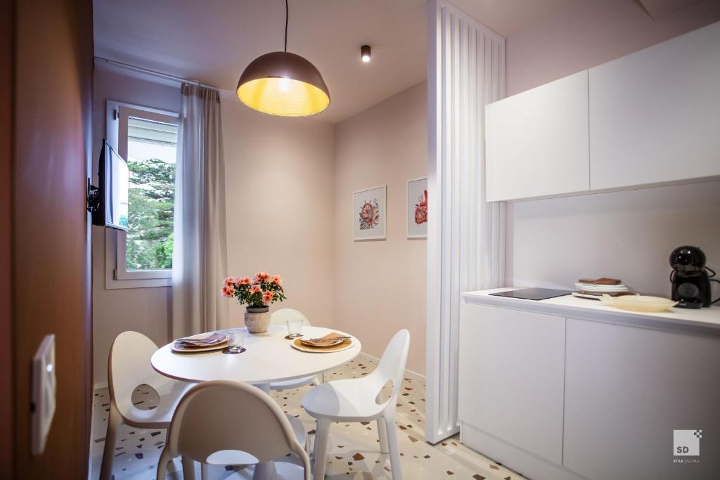 The Lady C - High Apartments - 4