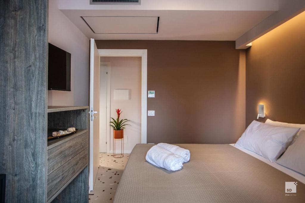 The Lady C - High Apartments - 3