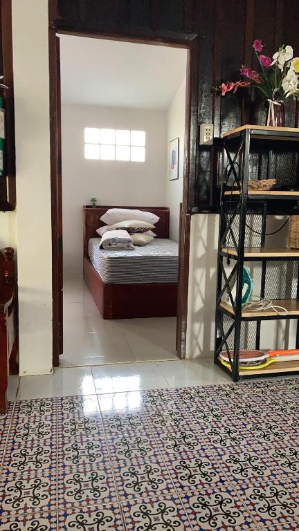 Postel nebo postele na pokoji v ubytování บ้านนภภูเกตส์เฮ้าส์