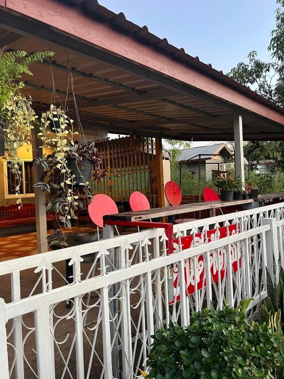 Balkón nebo terasa v ubytování บ้านนภภูเกตส์เฮ้าส์