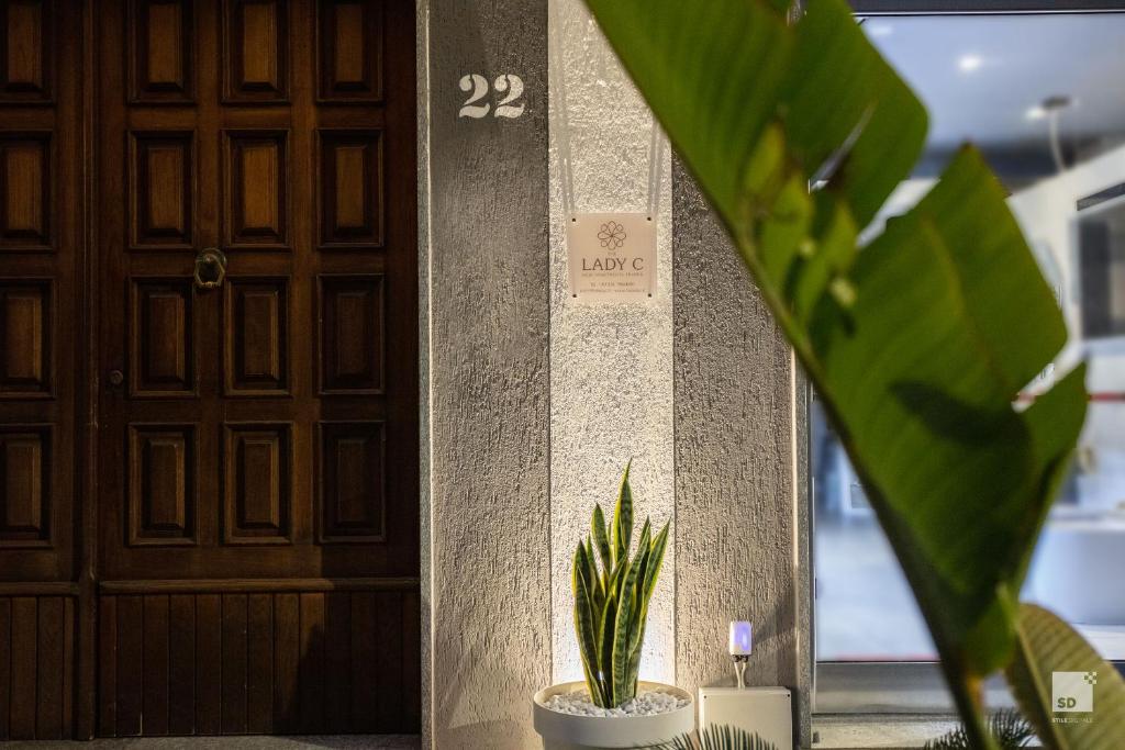 The Lady C - High Apartments - 18