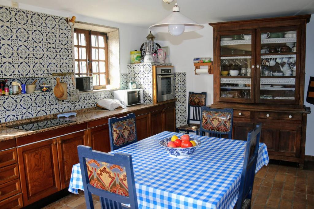 Kuchyňa alebo kuchynka v ubytovaní Pazo de Ceilán