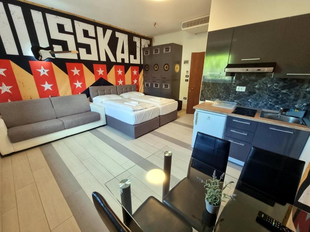 Postel nebo postele na pokoji v ubytování ArtRock Residence