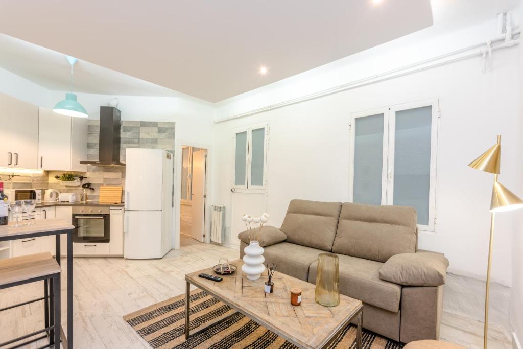 For Your Rentals Título Moderno y elegante apartamento TEMPORAL en barrio Ibiza MEN300