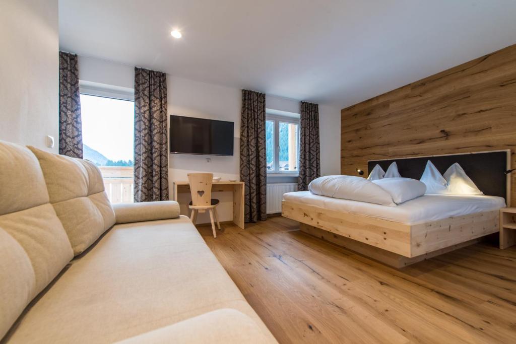Postel nebo postele na pokoji v ubytování Hotel Antholzerhof