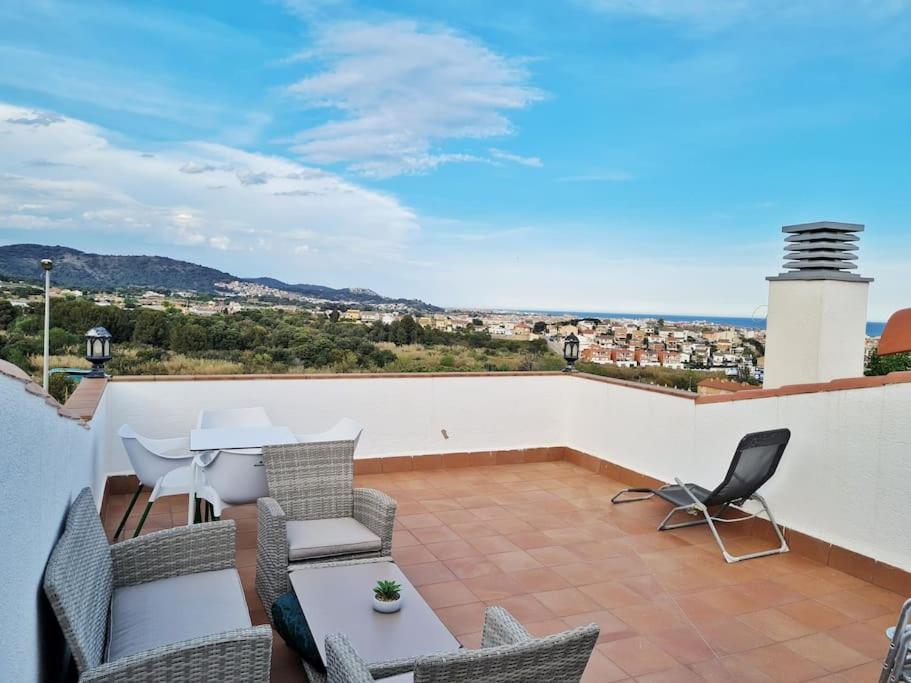 Fotografia z galérie ubytovania Villa junto a la playa con piscina v destinácii Calella