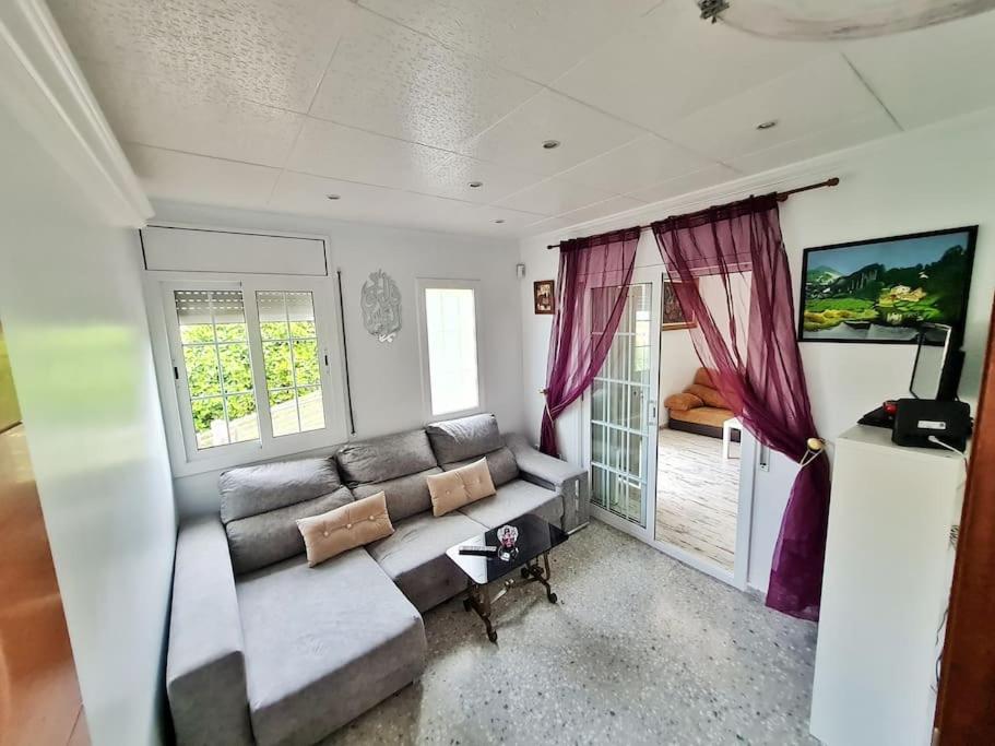 Fotografia z galérie ubytovania Villa junto a la playa con piscina v destinácii Calella
