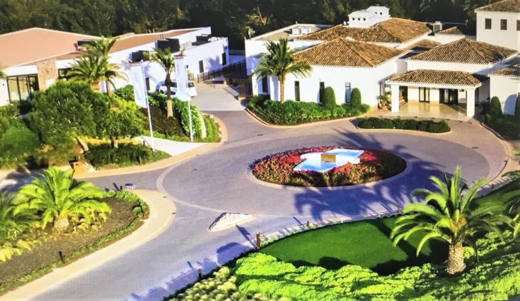The surrounding neighborhood or a neighborhood close to A villát