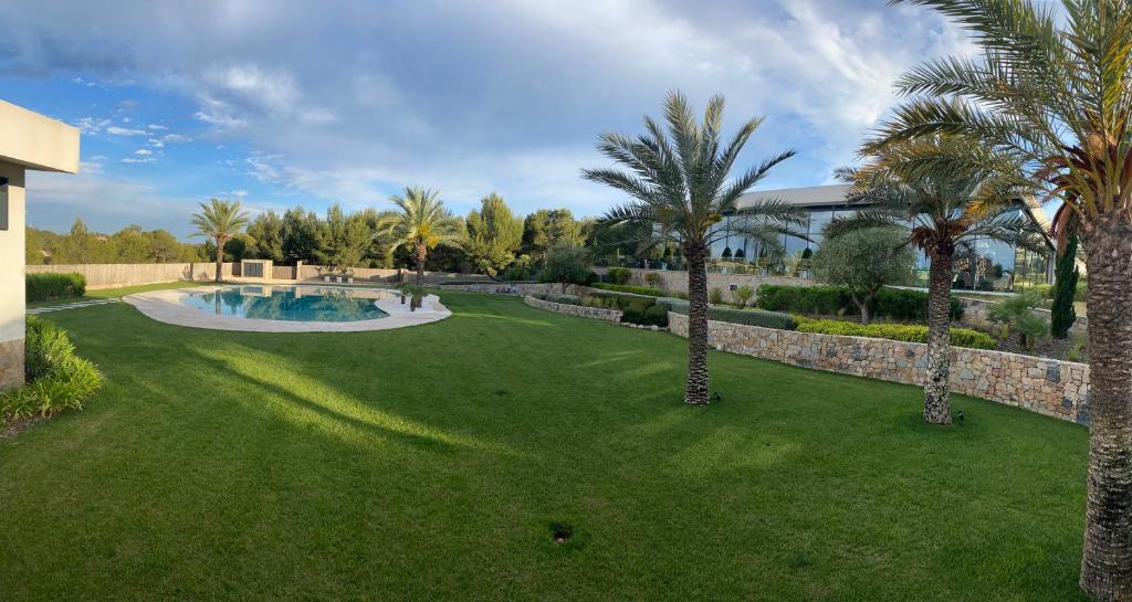 The swimming pool at or close to Villa Golf Las Colinas