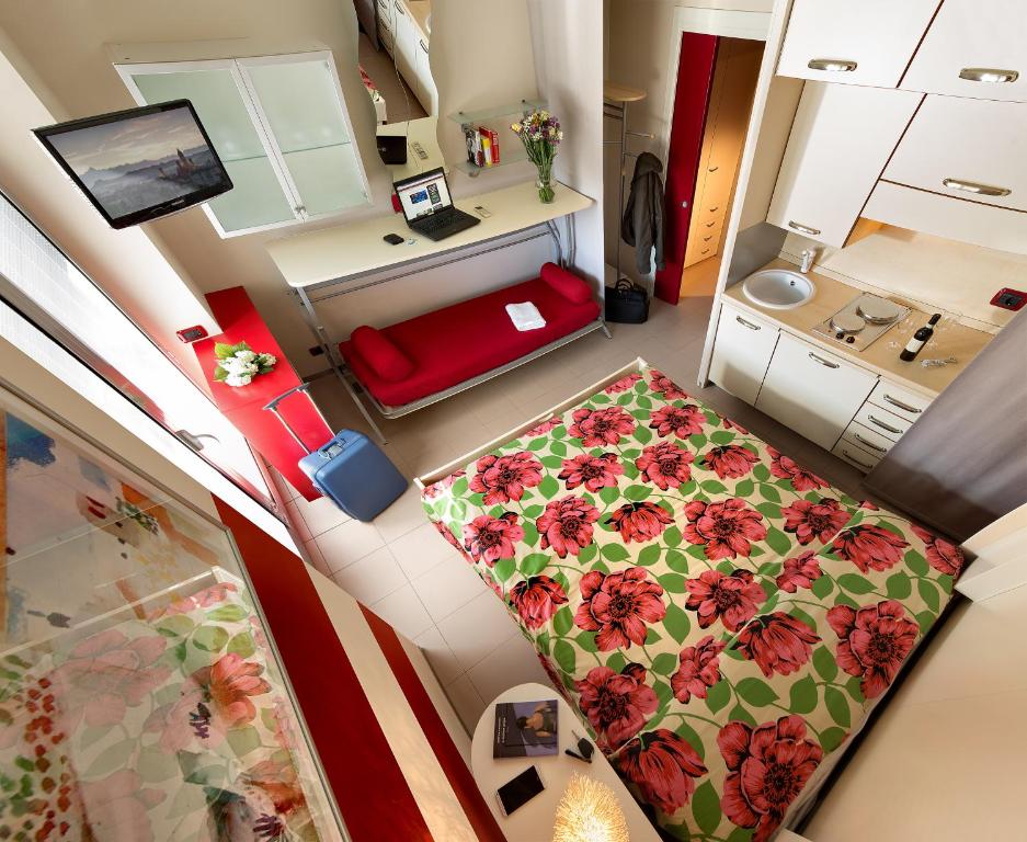 an overhead view of a room with a bed and a kitchen at Dimora in Alba in Alba