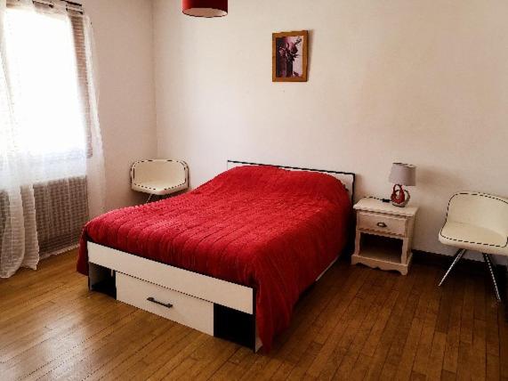 La maison du village tesisinde bir odada yatak veya yataklar