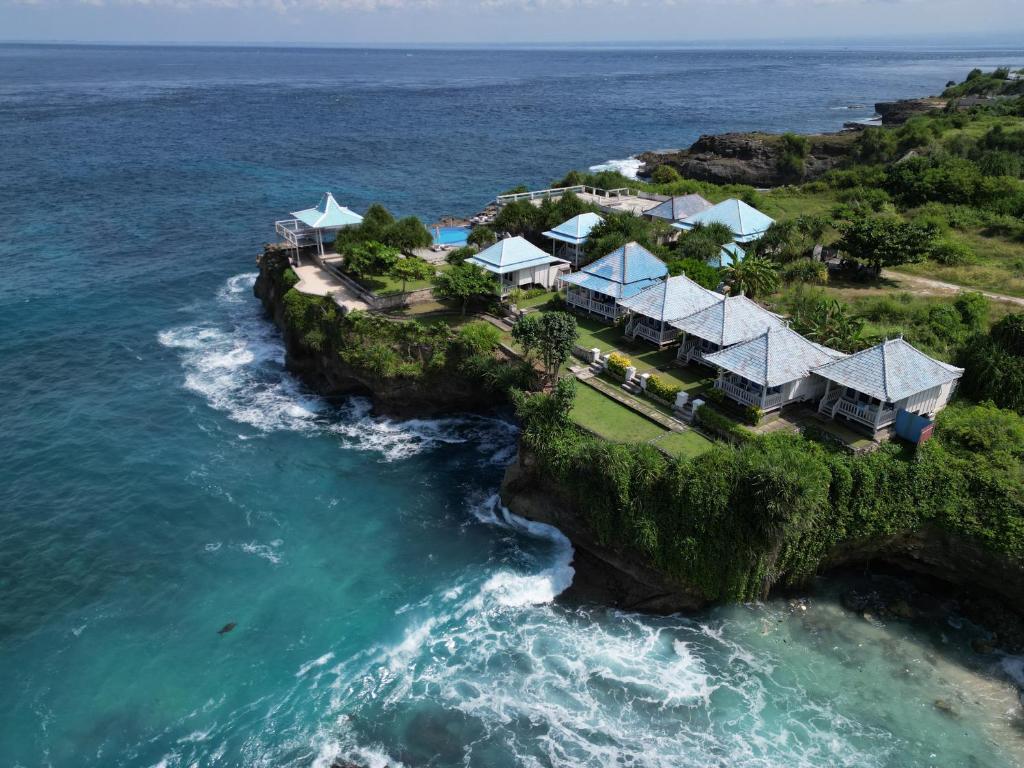 an aerial view of a house on a cliff over the ocean at Cliff Park Lembongan in Nusa Lembongan