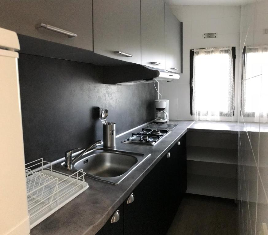 Kuchyň nebo kuchyňský kout v ubytování Camping Trinité