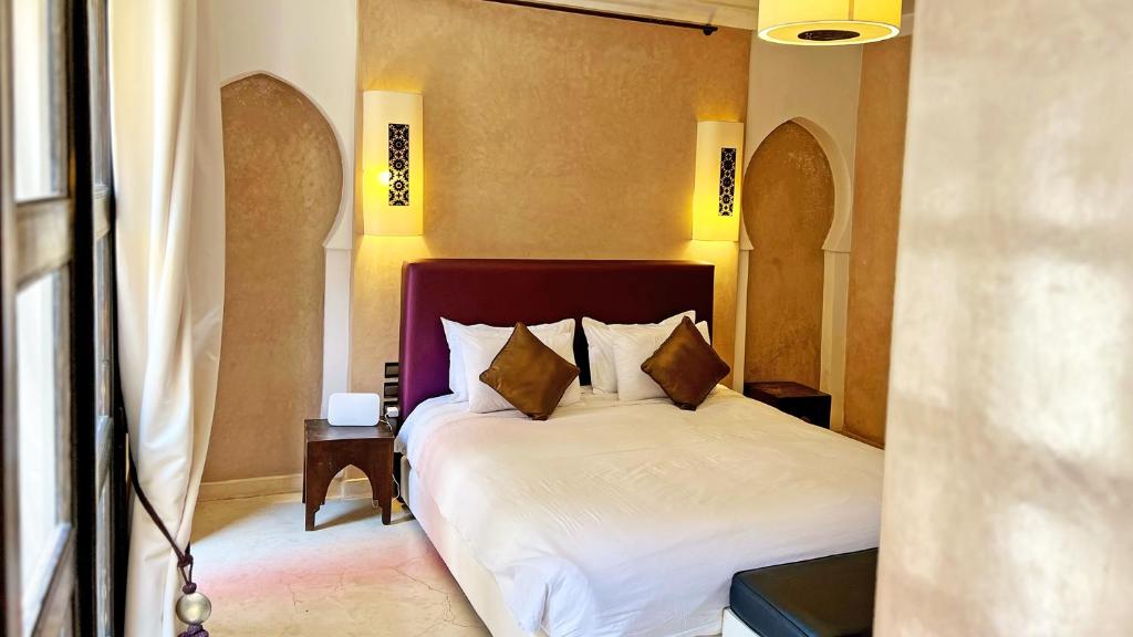 Postel nebo postele na pokoji v ubytování Riad Pourpre Medina