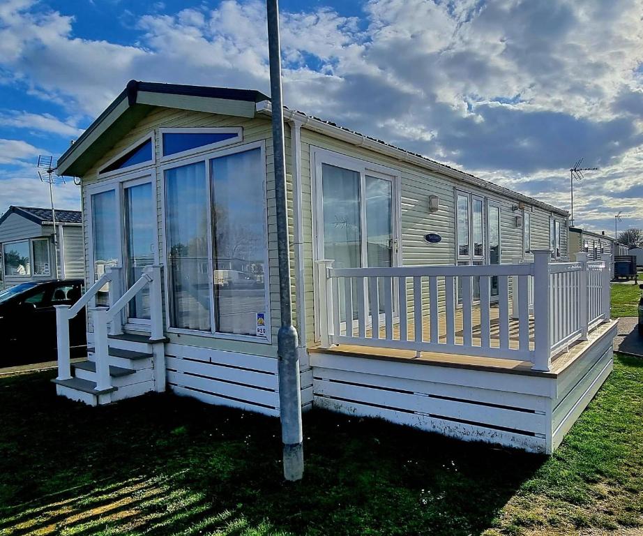 Camping Brilliant 6 Berth Caravan With Decking And Wifi At Seawick Park Ref 27930s (RoyaumeUni