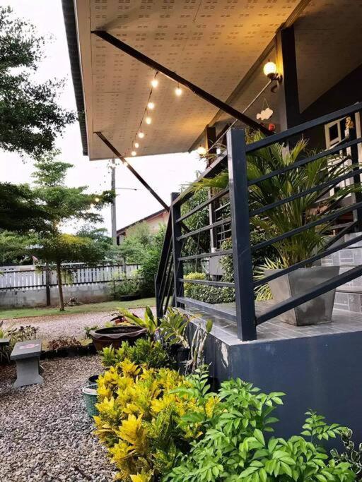 Zahrada ubytování Walai House วลัยเฮ้าส์ กาญจนบุรี