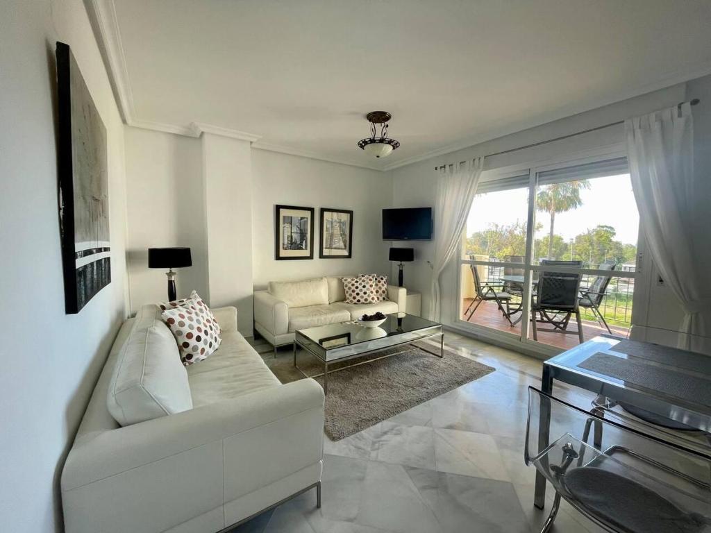 Posezení v ubytování Stunning 2Bed Apartment in Marbella - Pto Banus