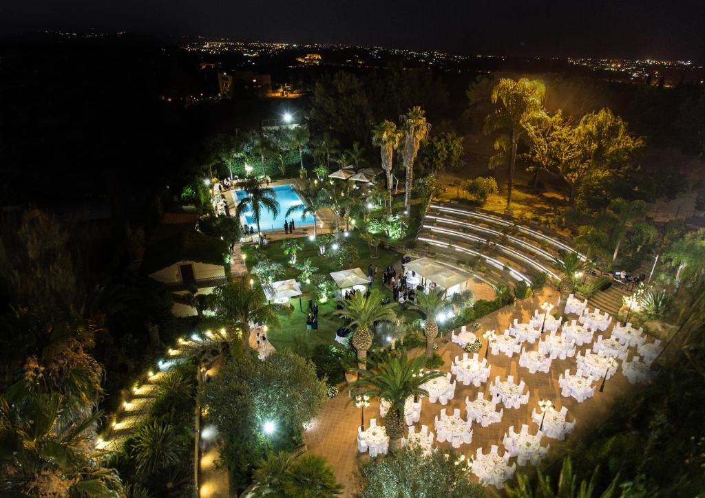 Bazén v ubytování Hotel Della Valle nebo v jeho okolí