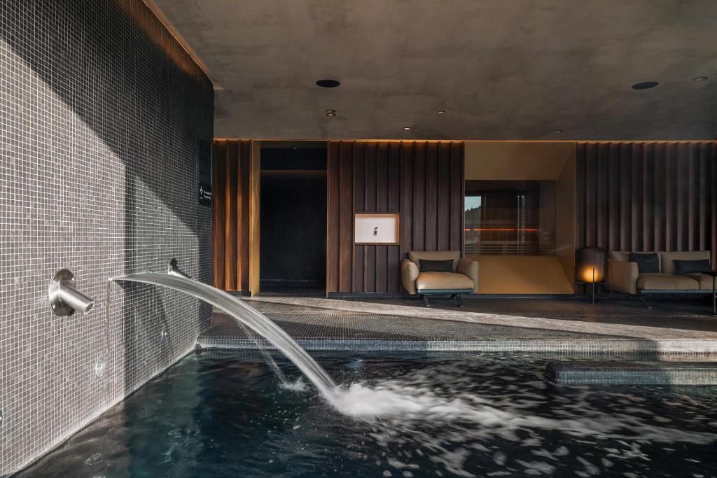 Bazén v ubytování Son Brull Hotel & Spa nebo v jeho okolí
