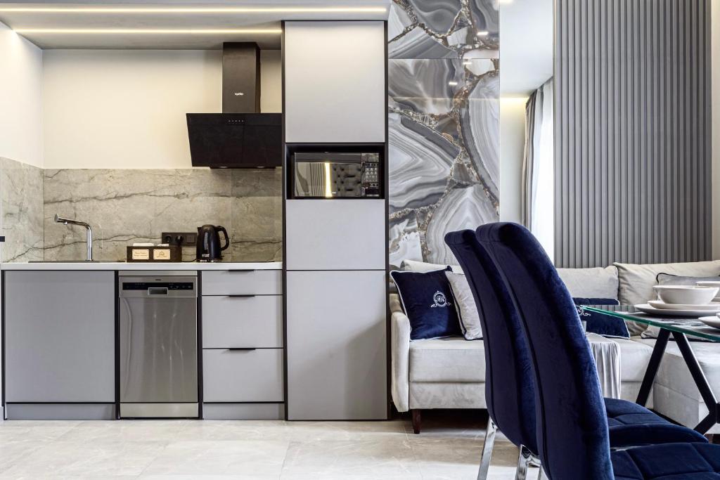 Central Family Boutique Apartments 1 - Two Bedroom Suite фото 4