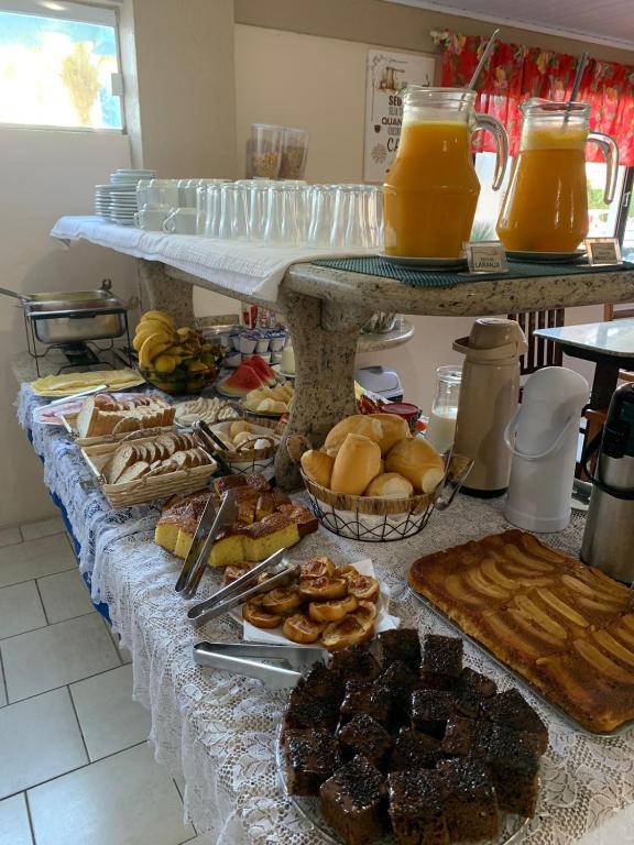 Comida no hotel ou em algum lugar perto