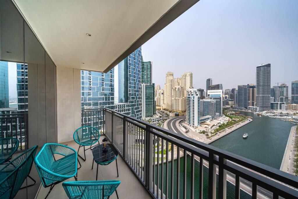 NEW! Stunning beachfront Apt. with Balcony Marina