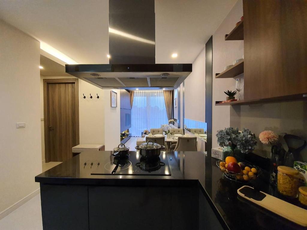 a kitchen with a stove top oven in a room at Hi Sea E272 At Escape Condominium Mae Pim Beach in Mae Pim