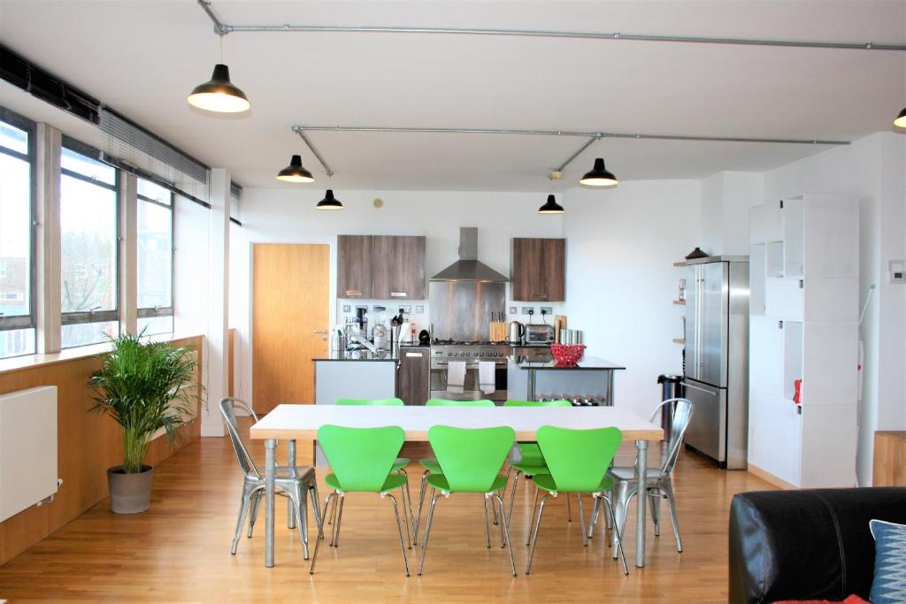 Funky urban two bed flat in the heart of Bristol, Bristol (updated