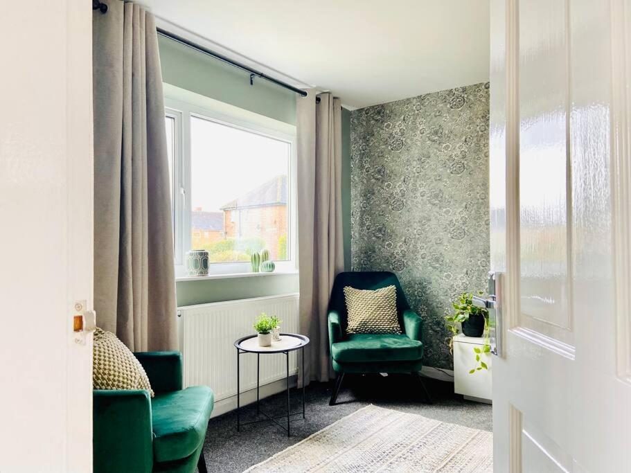 Posezení v ubytování uSnooz - Cosy house, 2 bed, parking