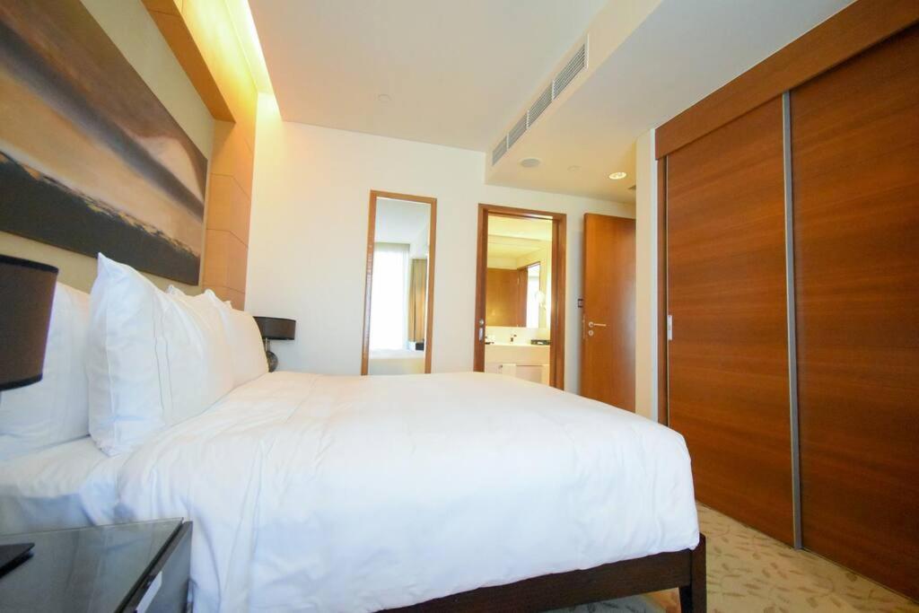 Fotografie z fotogalerie ubytování The Address Dubai Mall Residences Luxury with Balcony v Dubaji