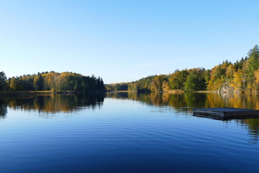 Gallery image of Lilla huset med tennisbana in Raksta