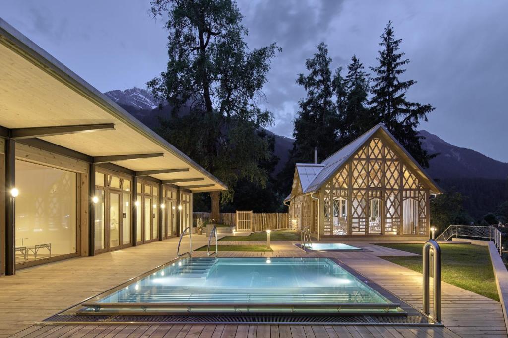 Bazén v ubytování Kurhaus Bergün nebo v jeho okolí