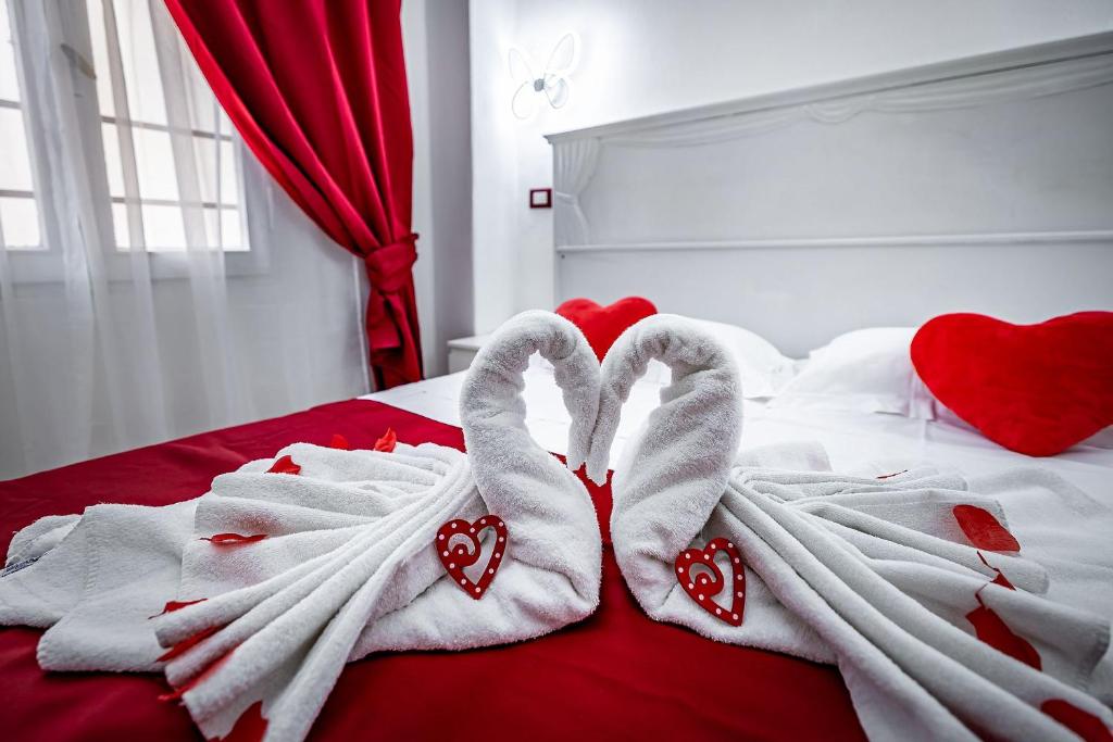 Łóżko lub łóżka w pokoju w obiekcie HOTEL VENETO Centro Storico di Firenze