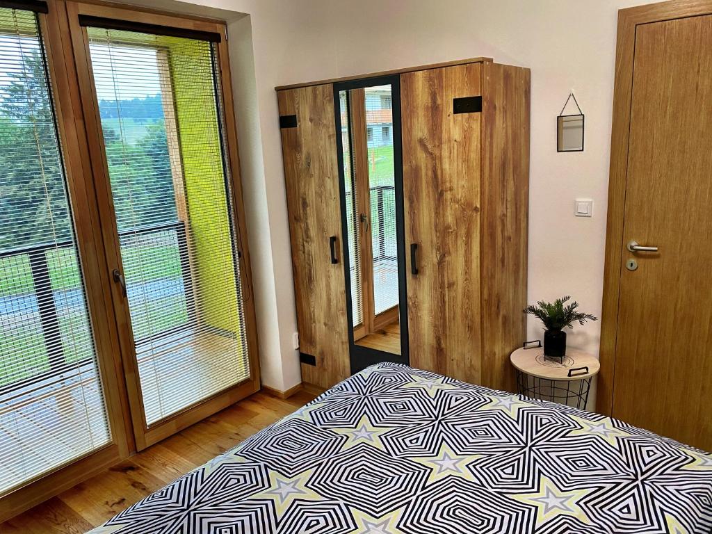 Postel nebo postele na pokoji v ubytování Apartmán NatEmi u sjezdovky Filipovice