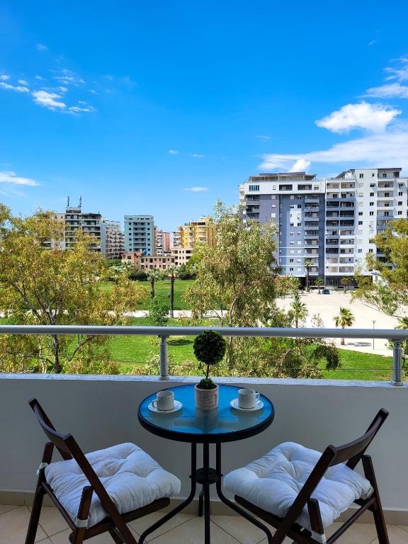 SeaLaVita, Modern 2 BR Apartment Sea & Sunset View - Image 8