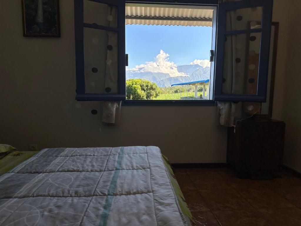 Postel nebo postele na pokoji v ubytování Zoiseaux Pays