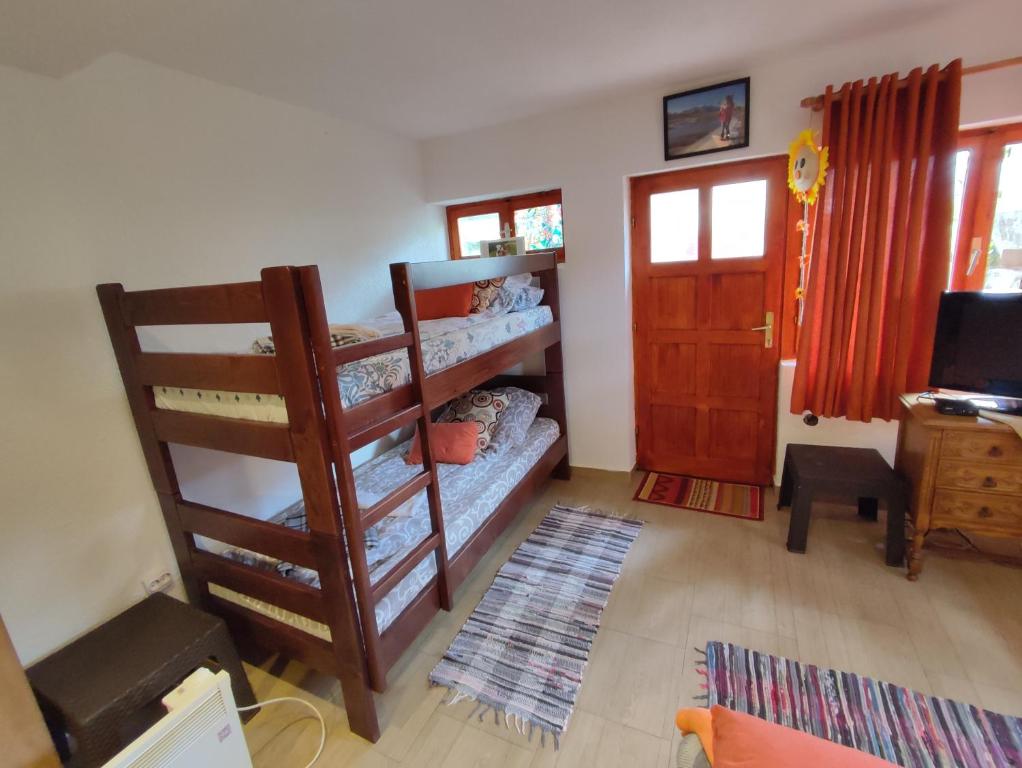 Uma cama ou camas num quarto em Summit Apartment