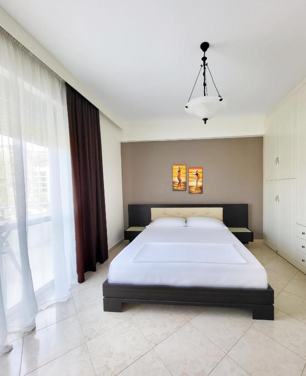 SeaLaVita, Modern 2 BR Apartment Sea & Sunset View - Image 4